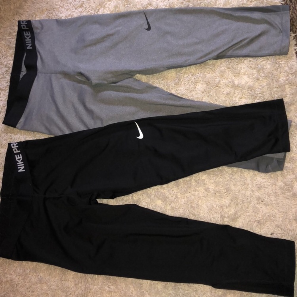 2 Medium Nike Pro Capri Leggings (Black & Grey)